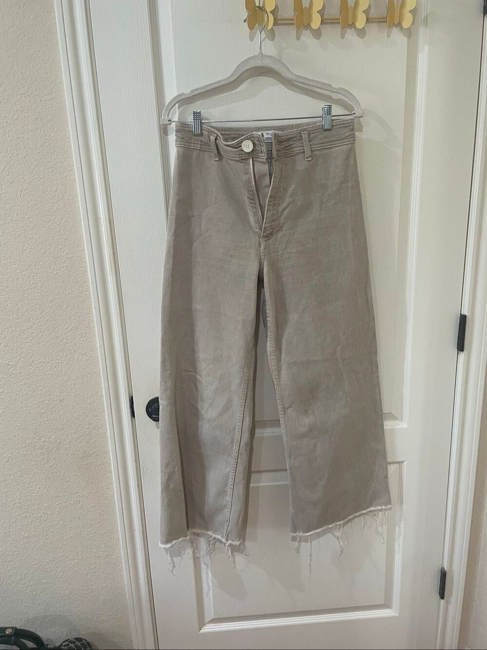 Zara wide leg culotte-style jeans with a frayed raw hem size 8